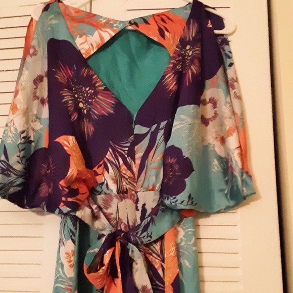 Dress. - Picture 3 of 4